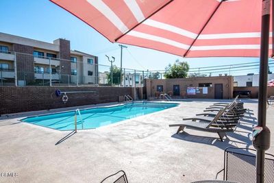 139 - Oak Street, Condo with 2 bedrooms, 2 bathrooms and 2 parking in Glendale CA | Image 1