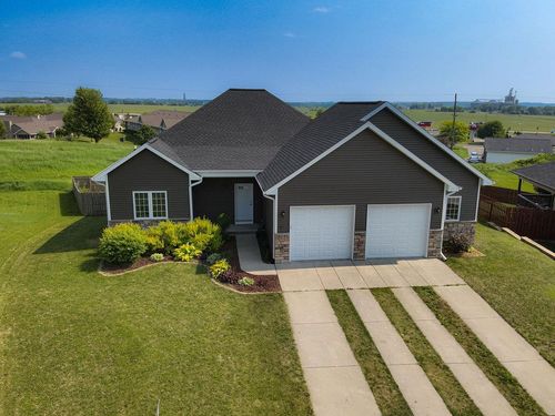 28 Braeburn Way, Evansville, WI, 53536-8120 | Card Image