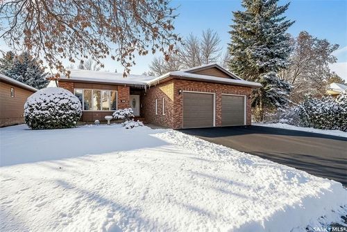 34 Elisia Dr, Moose Jaw, SK, S6J1G9 | Card Image
