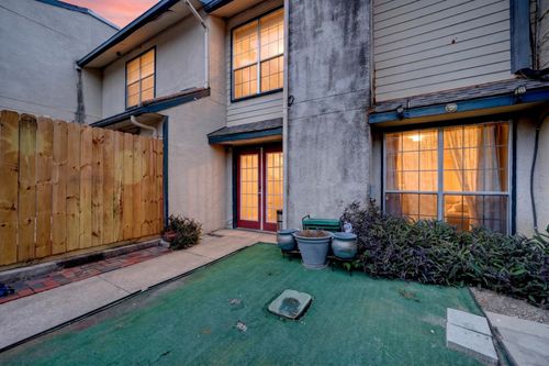 37-7145 Fair Oaks Ave, Dallas, TX, 75231-6161 | Card Image