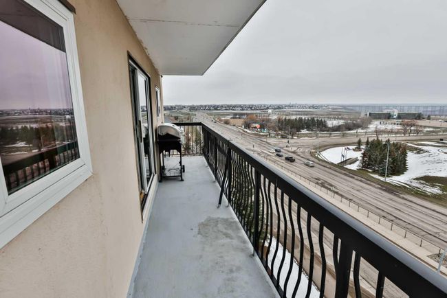 924 - 21 Berkeley Place W, Home with 2 bedrooms, 1 bathrooms and 1 parking in Lethbridge AB | Image 3