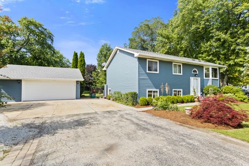 3412 Crescent Avenue, Gurnee, IL, 60031 | Card Image