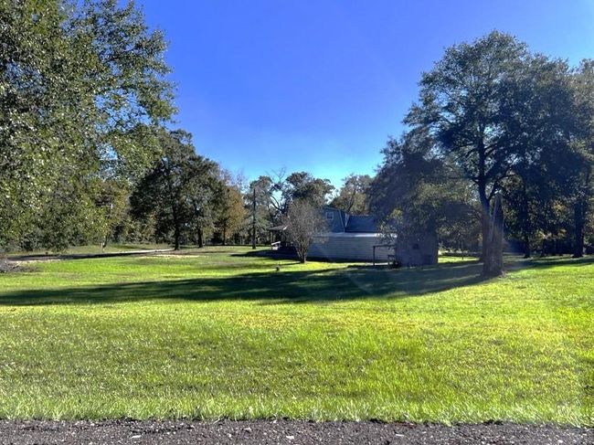 See the house... all the way over there? Yes, all this can be yours. | Image 11