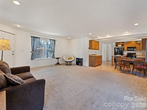 10 Enochs Way, Fletcher, NC, 28732-5401 | Card Image