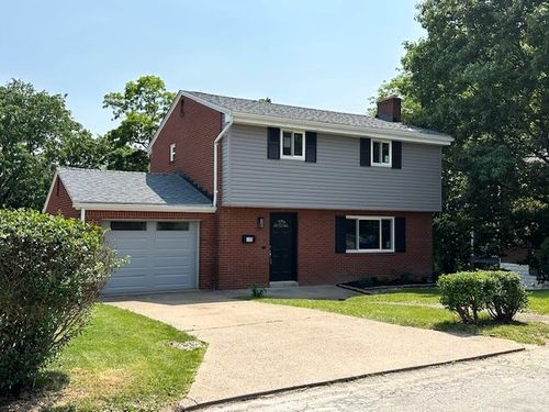 135 Marham Rd, Munhall, PA, 15120-2709 | Card Image