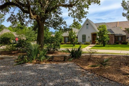 799 Libby Ln, Mandeville, LA, 70471-2879 | Card Image