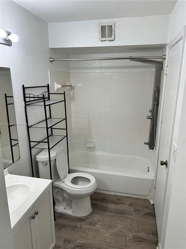 APT-2222 - 1401 Village Blvd, Condo with 2 bedrooms, 1 bathrooms and null parking in West Palm Beach FL | Image 18