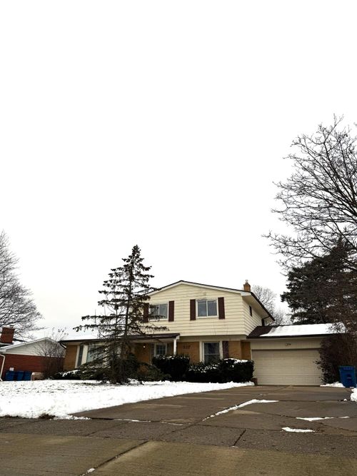 337 Bella Vista Drive, Grand Blanc, MI, 48439 | Card Image