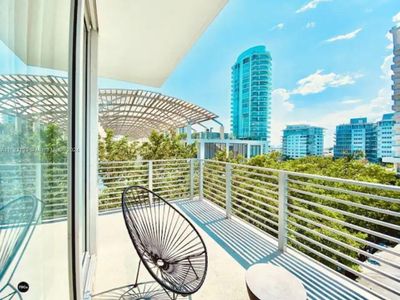 PH09 - 6080 Collins Avenue, Condo with 0 bedrooms, 1 bathrooms and null parking in Miami Beach FL | Image 3