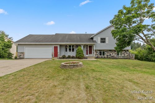 2742 Woodridge Dr, Jenison, MI, 49428-8719 | Card Image