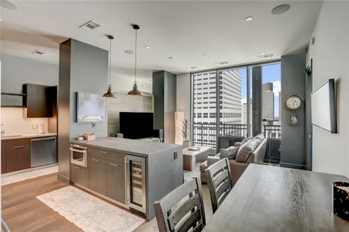 1706-1211 Caroline St, Houston, TX, 77002-6939 | Card Image