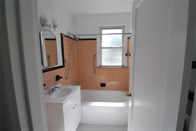 APT-2B - 16 Wainwright Ave, Home with 1 bedrooms, 1 bathrooms and null parking in Yonkers NY | Image 10