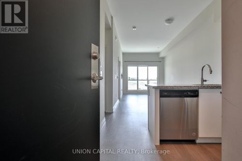 437-555 William Graham Drive, Aurora, ON, L4G7C4 | Card Image