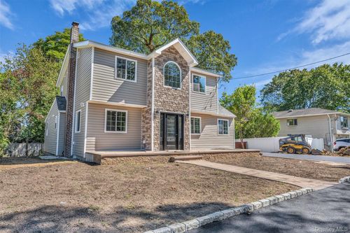 99 W 2nd St, Ronkonkoma, NY, 11779-3946 | Card Image