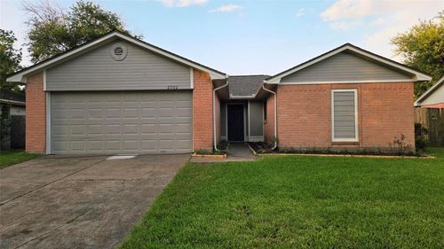2702 N Brompton Dr, Pearland, TX, 77584-2216 | Card Image