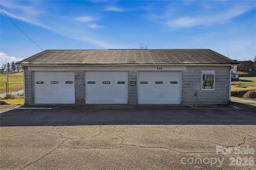 115 Linville St, Morganton, NC, 28655-2805 | Card Image