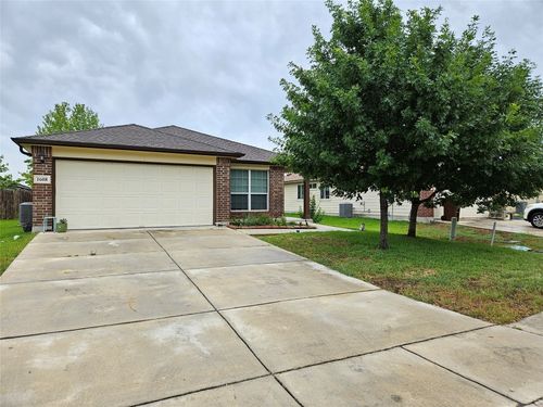 1608 Monte Vista Dr, Lockhart, TX, 78644-2793 | Card Image