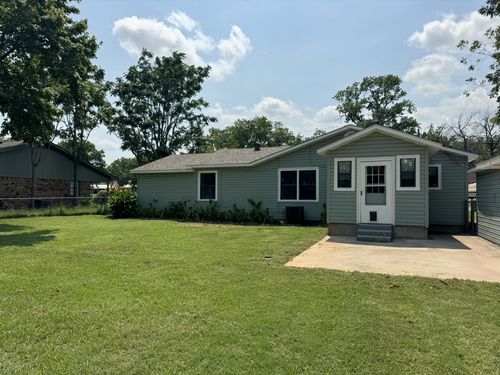 413 S Oak St, Paradise, TX, 76073-2721 | Card Image