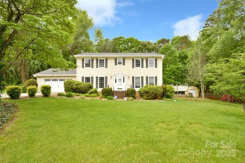 202 Brookmeade Dr, Statesville, NC, 28625-4612 | Card Image
