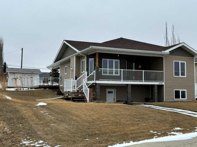 4708 42 Street, Home with 4 bedrooms, 3 bathrooms and 4 parking in Mayerthorpe AB | Image 3