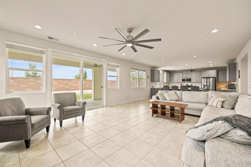 4040 Aura Way, Rancho Cordova, CA, 95742-8217 | Card Image