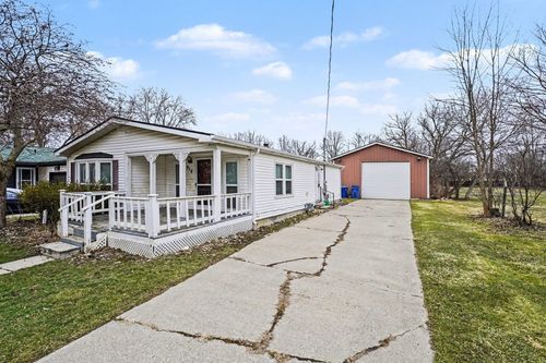 918 Moore St, Davison, MI, 48423-1106 | Card Image