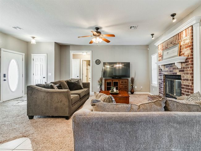 2018 Briarwood St, House other with 3 bedrooms, 2 bathrooms and null parking in Stroud OK | Image 19