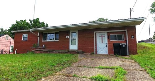 181 Red Peak Cir, Parkersburg, WV, 26104-7235 | Card Image