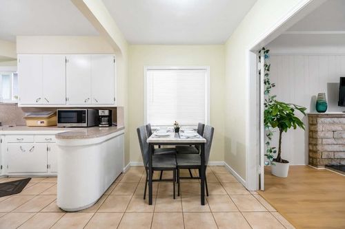 upstair-2075 E 44 Th Ave, Vancouver, BC, V5P1N1 | Card Image
