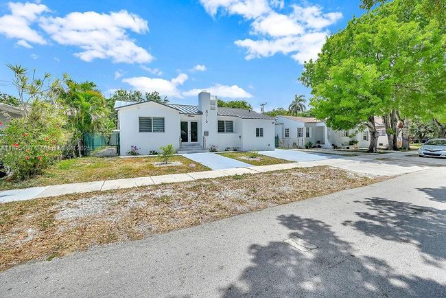 876 Ne 81 St St, House other with 3 bedrooms, 2 bathrooms and null parking in Miami FL | Image 6