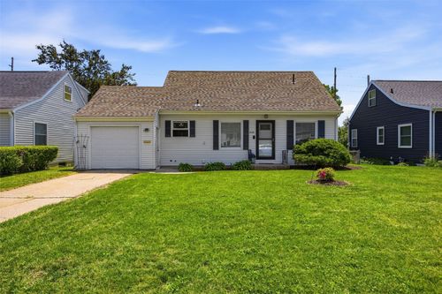 2739 Franklin Ave Ne, Cedar Rapids, IA, 52402-4801 | Card Image