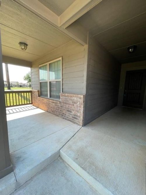 825 Barbaroot Dr, Norman, OK, 73069-5392 | Card Image