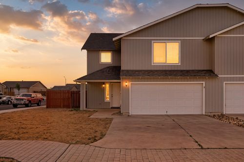 878 Se Kristin Way, Madras, OR, 97741-9126 | Card Image