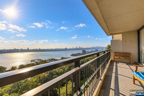 4 Horizon Rd, Fort Lee, NJ, 07024-6743 | Card Image