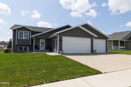 5312 Superior Dr, Bismarck, ND, 58503-6149 | Card Image