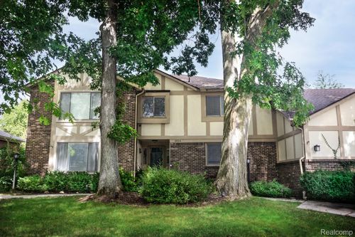 1938 Kilburn Rd N, Rochester Hills, MI, 48306-3038 | Card Image