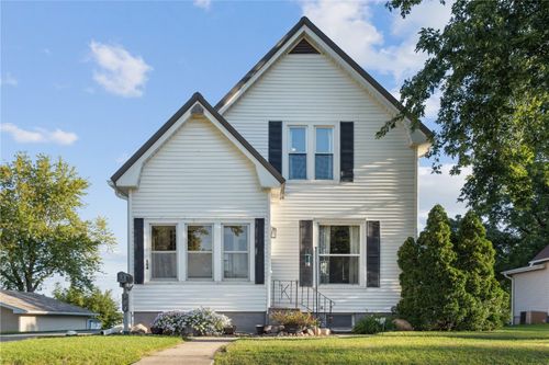 504 17th St, Belle Plaine, IA, 52208-1030 | Card Image