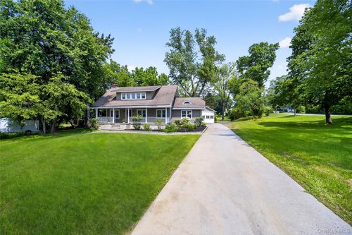 40 Old Glenham Rd, Fishkill, NY, 12524-3103 | Card Image