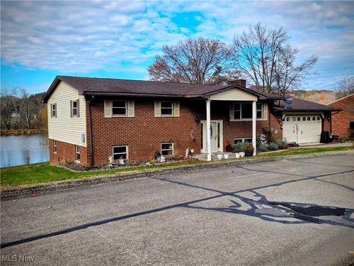 20 Mustang Acres, Parkersburg, WV, 26104-8039 | Card Image