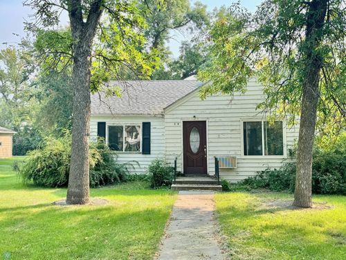 314 2nd Ave Nw, Mayville, ND, 58257-1133 | Card Image