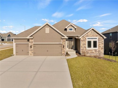 7000 Ne 102nd Ct, Kansas City, MO, 64156-3134 | Card Image