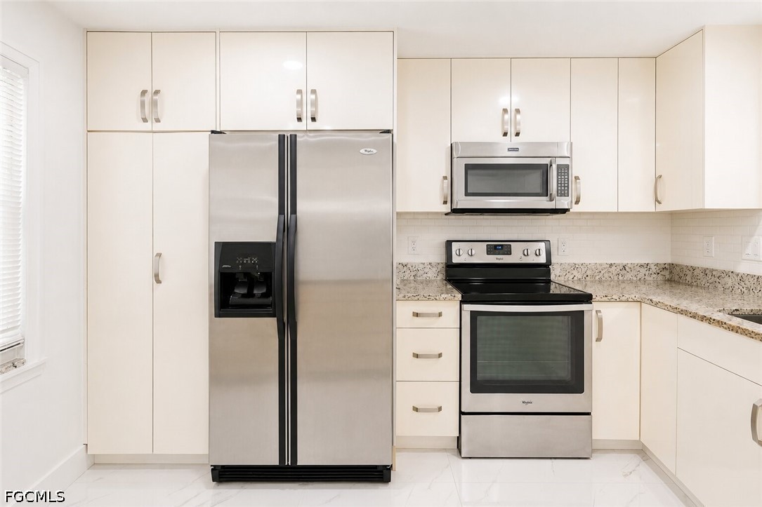 Residential Lease in Cape Coral 5