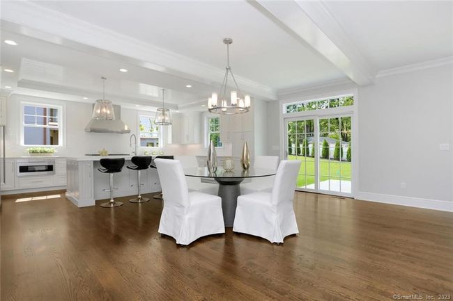 Breakfast area-previously staged | Image 10