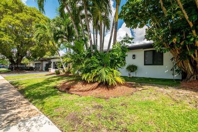 8325 Sw 206th Ter, House other with 4 bedrooms, 2 bathrooms and null parking in Cutler Bay FL | Image 3