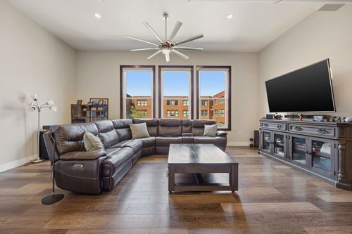 235-2502 Live Oak St, Dallas, TX, 75204-5607 | Card Image