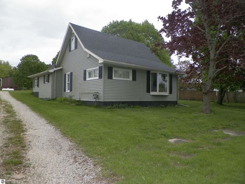 213 Cass St, Tustin, MI, 49688-5125 | Card Image