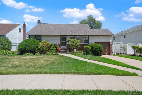 665 Dianne Street, Hempstead, NY, 11783 | Card Image