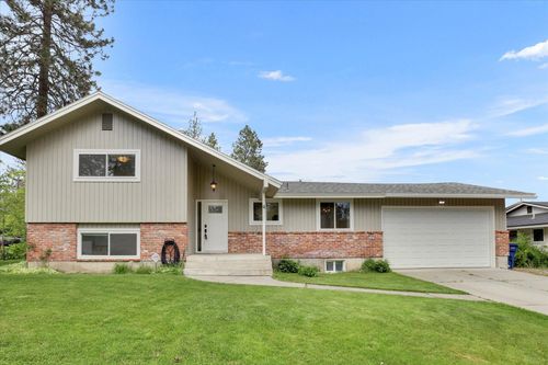 4 W Regina Ave, Spokane, WA, 99218-1945 | Card Image