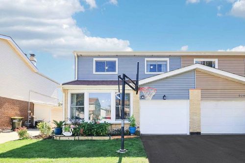 9041 W Oaks Avenue, Des Plaines, IL, 60016 | Card Image