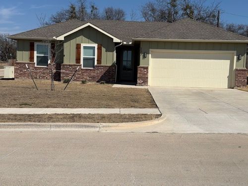 123 Wells St, Cleburne, TX, 76031-6443 | Card Image